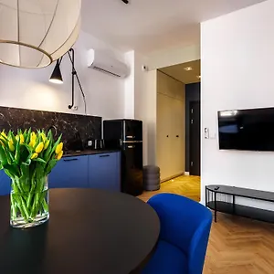 Tyzenhauz Siemiradzkiego Street Apartment Krakow